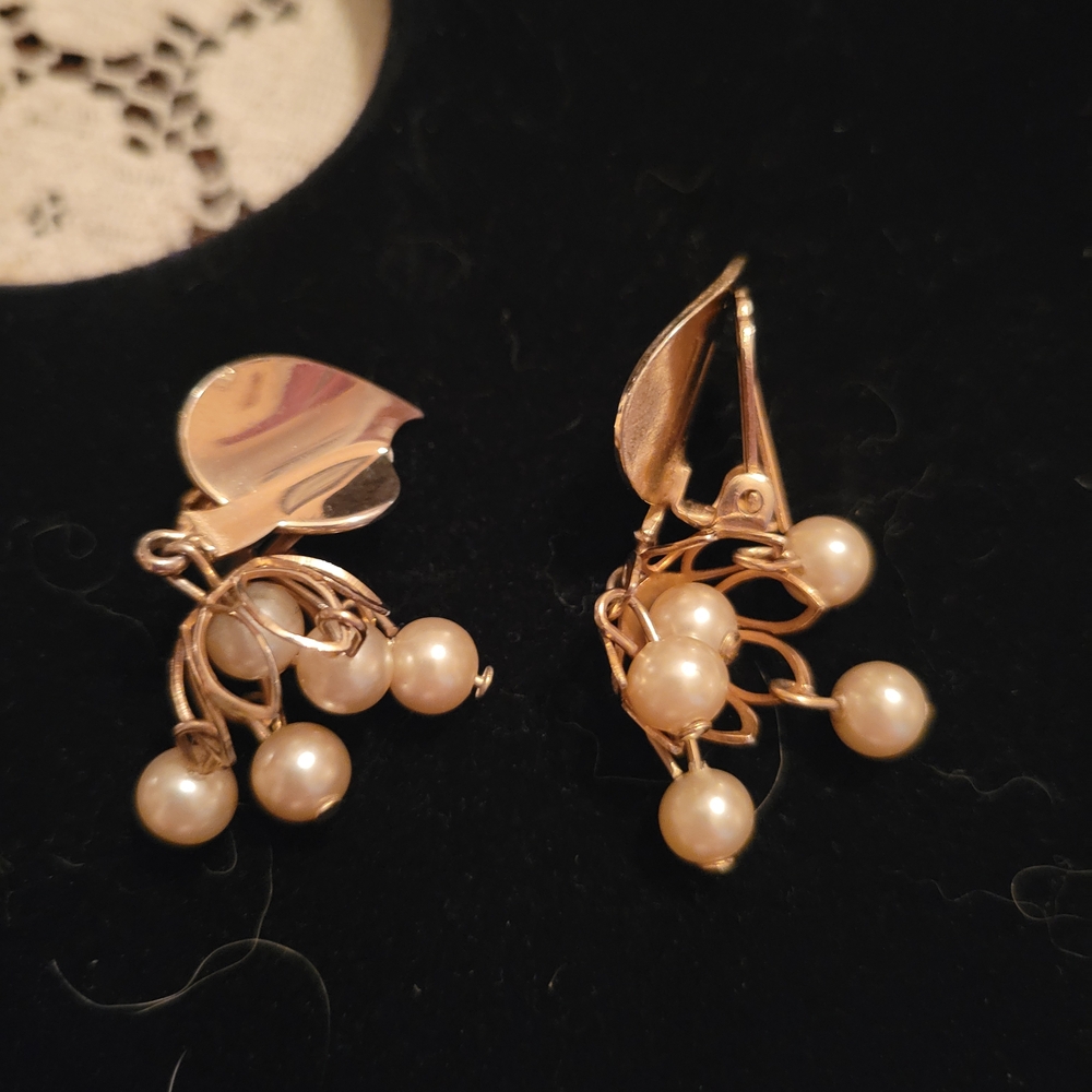 Elegant Gold and Pearl Earrings